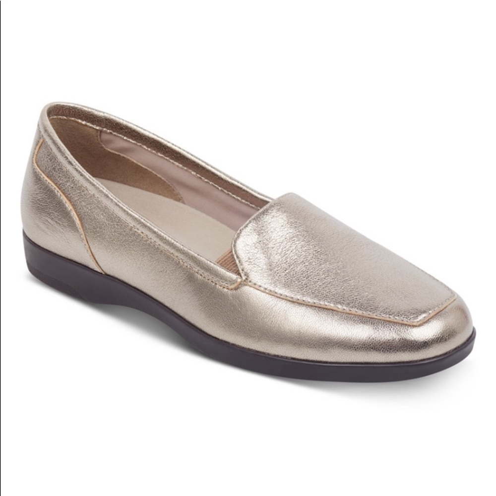 Easy Spirit round toe loafers